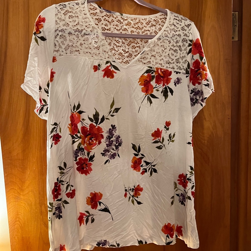 Torrid size 1 Womens floral shirt